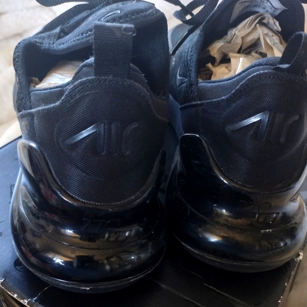 Nike Air Max 720 Black-on-Black Stylish And Comfortable Unisex Sneakers!